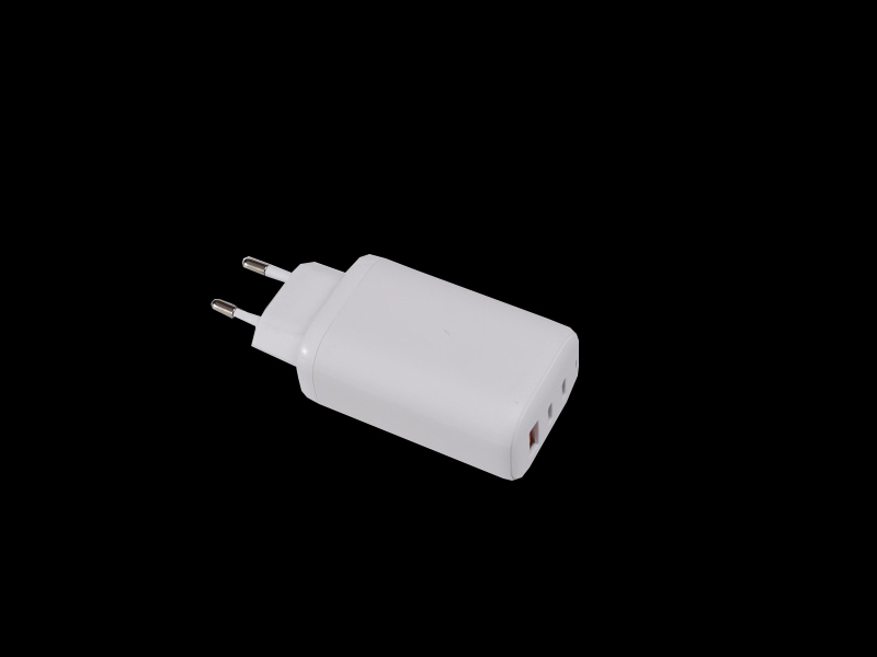 D28 GaN 65W 2C+1A Charger